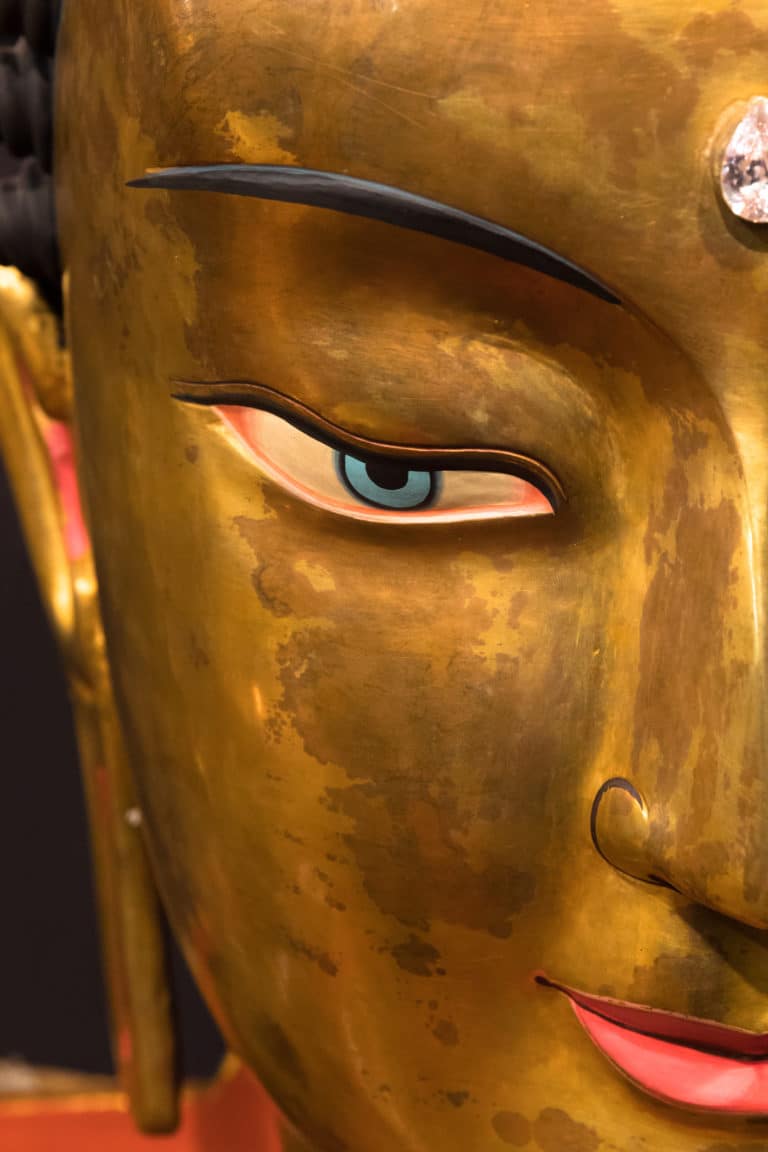 глаза на тибетских храмах