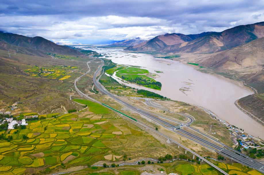 APRE L’AUTOSTRADA LHASA-SHIGATSE, Mirabile Tibet