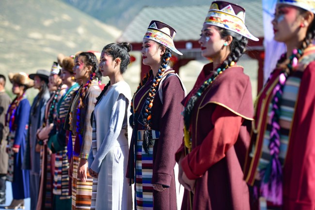 “FASHION TIBET”: SFILATA DI MODA NEL GANSU, Mirabile Tibet