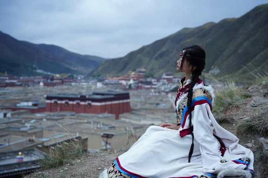 “FASHION TIBET”: SFILATA DI MODA NEL GANSU, Mirabile Tibet